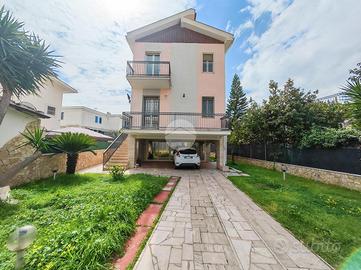 4 LOCALI A MANFREDONIA