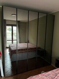 Armadio 5 ante legno e vetro fumè 