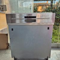 Lavastoviglie Siemens da incasso con errore E24