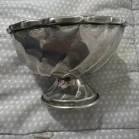 Ciotola vintage Hoston in metallo massiccio