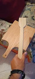 tagliere da portata in legno con cucchiaio 