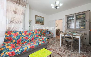 AMPIO 5 LOCALI CON TERRAZZO ABITABILE