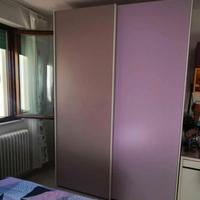 armadio con ante scorrevoli