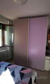 armadio con ante scorrevoli