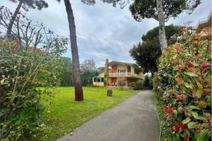 Villa di 295 m² con più di 5 locali a Pietrasanta