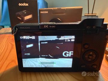 Ricoh GR III + Flash iM30 + 3 Batterie + Tappo All