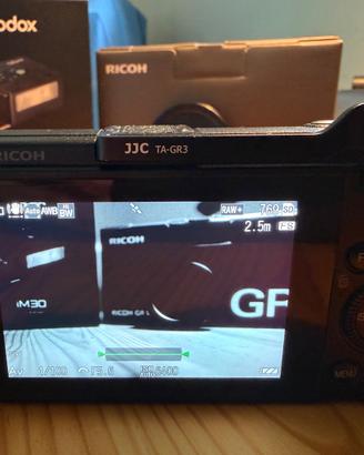 Ricoh GR III + Flash iM30 + 3 Batterie + Tappo All