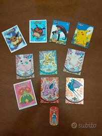 Set di 11 carte Pokémon.

