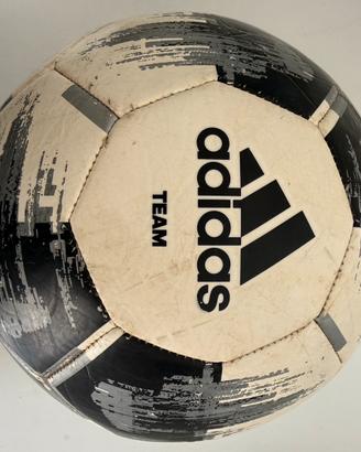 Pallone calcio Adidas