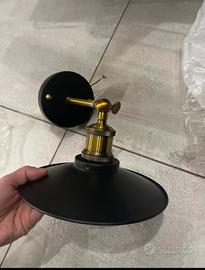 Lampada a sospensione da parete