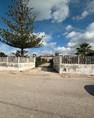 Villetta mq.250 più giardino