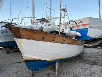 gozzo in legno con entrobordo