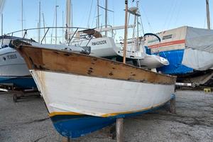 gozzo in legno con entrobordo