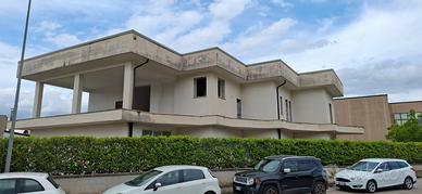 Stabile uso artigianale/uffici/abitativo S.S.630