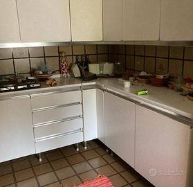 Villa di 150 m² con 3 locali e box auto a Polinago
