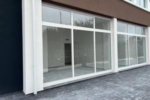 ufficio di ampia metratura con box auto