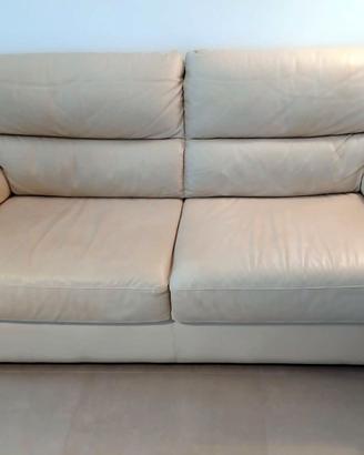 2 Divani Chateau d’Ax in vera pelle color crema