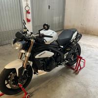 Triumph speed triple