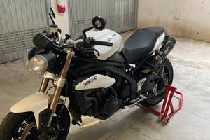 Triumph speed triple