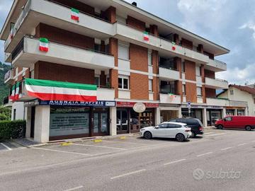 Immobile di 138 m² con 2 locali a Gazzaniga