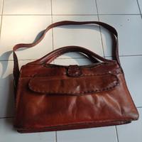 borsa  in cuoio due manici e tracolla 