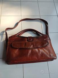 borsa  in cuoio due manici e tracolla 