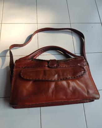 borsa  in cuoio due manici e tracolla 