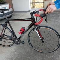 Bici da corsa  Scott accessoriata