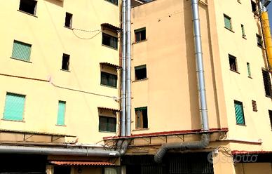Frattaminore: Laboratorio artigianale con uffici n