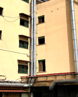 Frattaminore: Laboratorio artigianale con uffici n