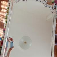Magnifico specchio vintage in stile shabby 