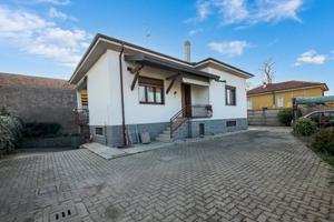 Villa di 215 m² con 3 locali e box auto a Legnano