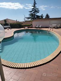 Monovano in villa con piscina