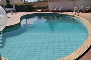 Monovano in villa con piscina