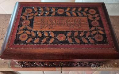 Portagioie in legno intarsiato