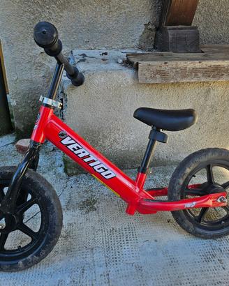 Balance bike con pedane