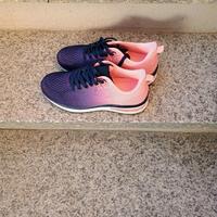 Scarpe da ginnastica N. 39 nuove