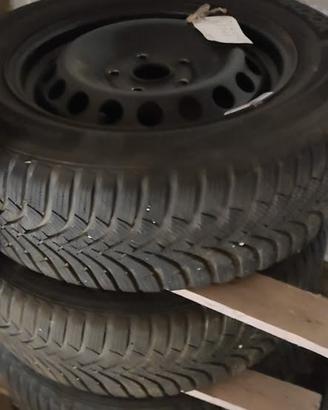 195/65/R15 gomme invernali e cerchi