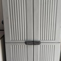 Armadio di plastica a due ante