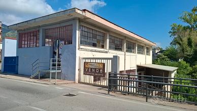 Palazzina due livelli con parcheggio