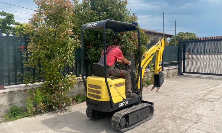 E144 Miniscavatore 8 q Eurodig allargabile