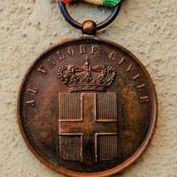 Medaglia era fascista AL VALORE CIVILE - 3^ classe
