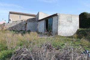 Fabbricato in agro a due passi dalla città