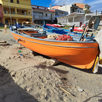 Gozzo in legno da pesca