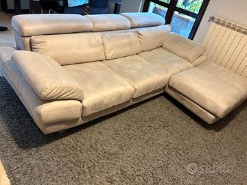 Divano poltrone sofà con pouf colore grigio seta