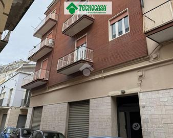 4 LOCALI A GIOIA DEL COLLE