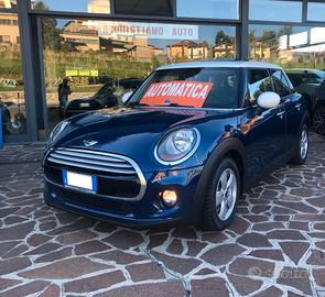 Mini Cooper D 5porte 1.5 Business auto tetto panor