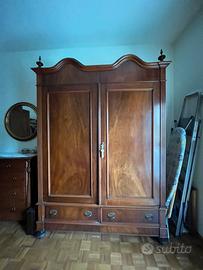 Armadio antico in legno – 230 × 160 cm
