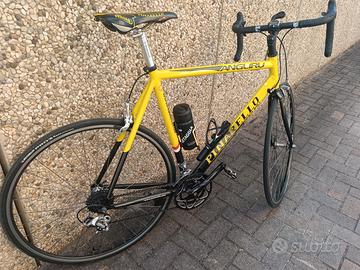 bici da corsa pinarello in alluminio