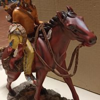 Statua a cavallo di capo indiano